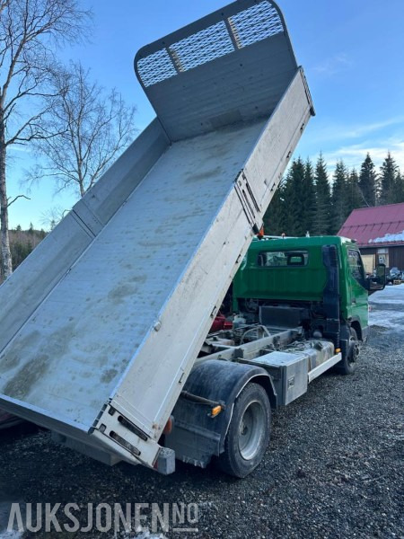 2006 Mitsubishi Canter - Plattbil - - Kun 135000 km - Klar for ny eier - شاحنة قلاب: صورة 5 2006 Mitsubishi Canter - Plattbil - - Kun 135000 km - Klar for ny eier - شاحنة قلاب: صورة 5