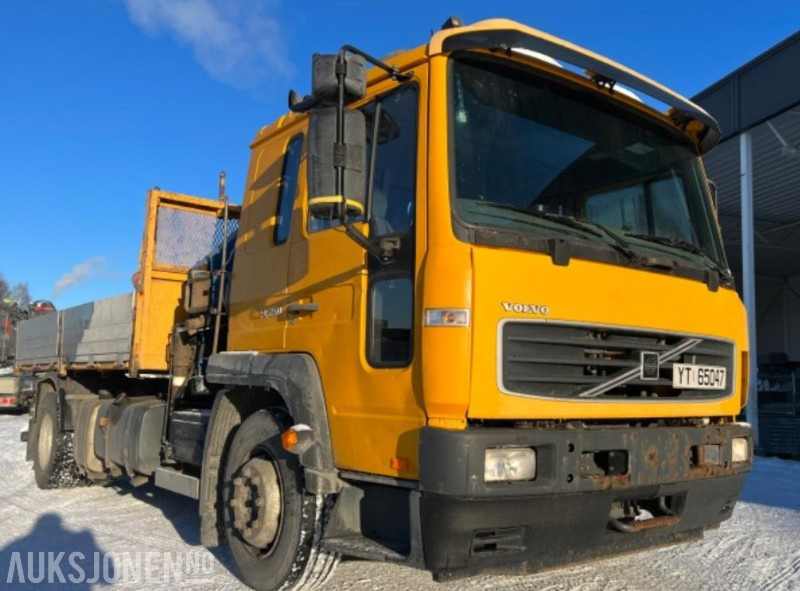 2006 Volvo FL6 med tipp og kran NYLIG EU OK TIL 22.10.2026 - شاحنة كرين: صورة 2 2006 Volvo FL6 med tipp og kran NYLIG EU OK TIL 22.10.2026 - شاحنة كرين: صورة 2