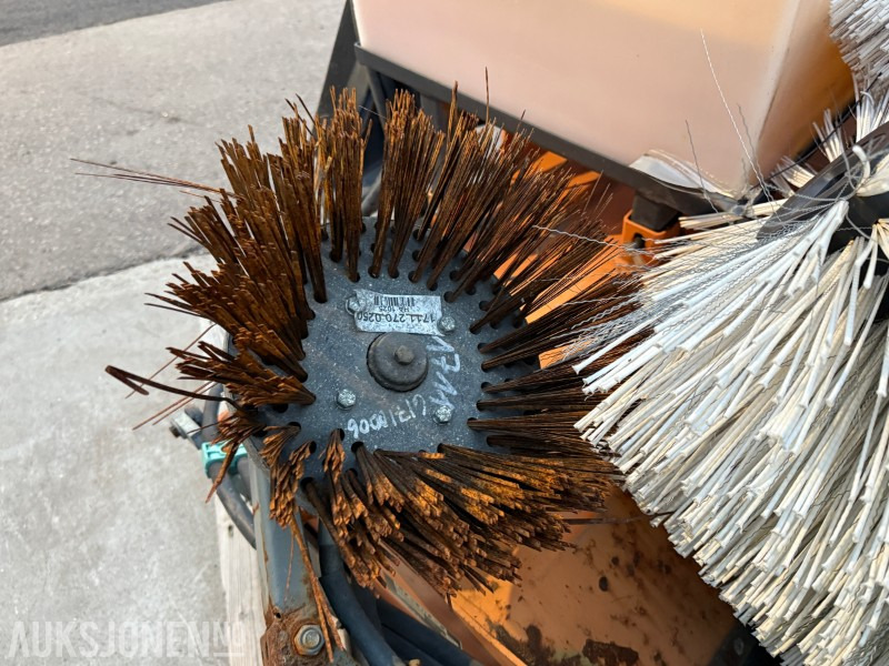 2007 Bema Kommunal-Dual feiekost med vanntank - آلات زراعية: صورة 5 2007 Bema Kommunal-Dual feiekost med vanntank - آلات زراعية: صورة 5