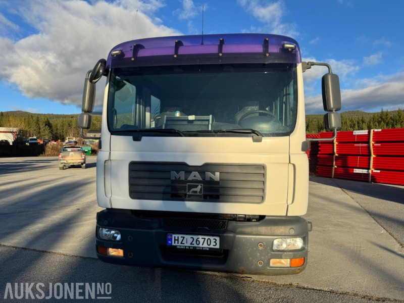 2007 MAN TGL 8.180 4X2 LINJEBIL MED KRAN OG MASSE UTSTYR - شاحنات مسطحة: صورة 3 2007 MAN TGL 8.180 4X2 LINJEBIL MED KRAN OG MASSE UTSTYR - شاحنات مسطحة: صورة 3