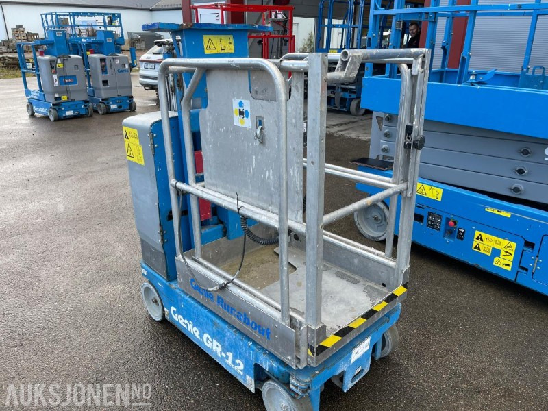 2008 Genie GR 12 Mastelift 234 timer - منصة جومحمولةية: صورة 2 2008 Genie GR 12 Mastelift 234 timer - منصة جومحمولةية: صورة 2
