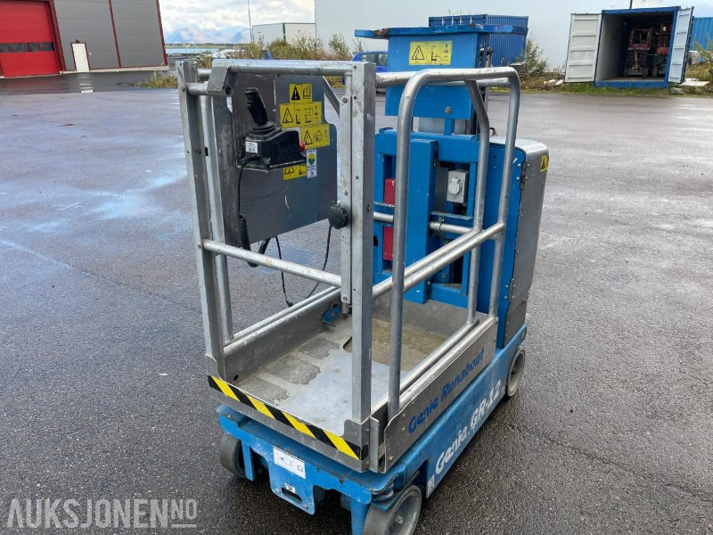 2008 Genie GR 12 Mastelift 234 timer - منصة جومحمولةية: صورة 1 2008 Genie GR 12 Mastelift 234 timer - منصة جومحمولةية: صورة 1
