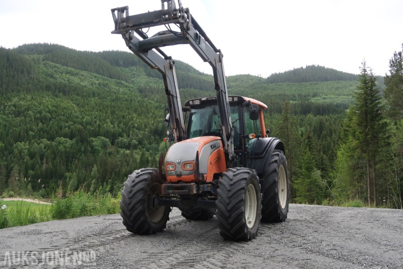 2008 Valtra N141 Twintrac traktor / 9121 timer - جرار: صورة 2 2008 Valtra N141 Twintrac traktor / 9121 timer - جرار: صورة 2