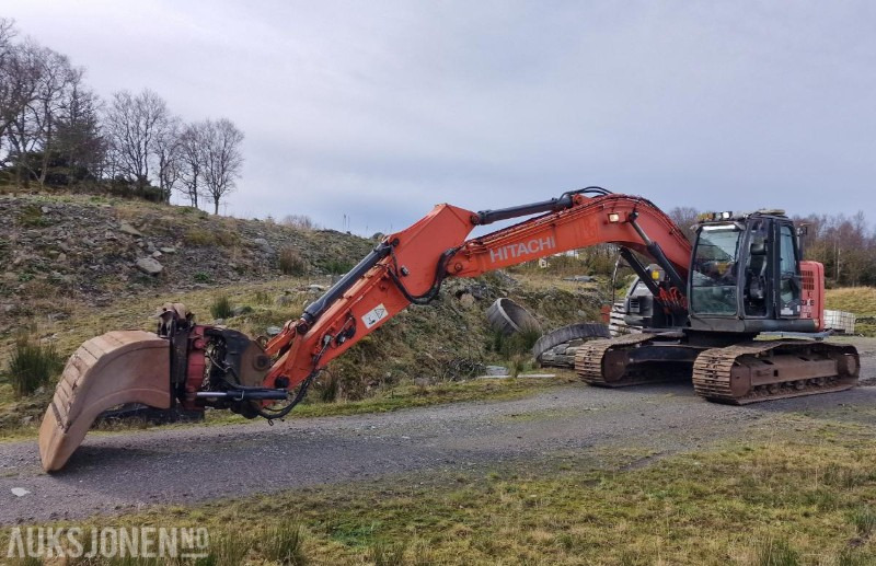 2009 Hitachi ZX225USLC-3 Beltegraver m/GPS/Rototilt med klype/3 skuffer, 12800 timer - حفّار: صورة 2 2009 Hitachi ZX225USLC-3 Beltegraver m/GPS/Rototilt med klype/3 skuffer, 12800 timer - حفّار: صورة 2