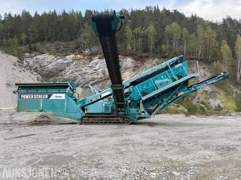 2011 Powerscreen Chieftain 1700 – 2011 modell - 4 Fraksjoner – kun 450 timer - آلة فرز: صورة 2 2011 Powerscreen Chieftain 1700 – 2011 modell - 4 Fraksjoner – kun 450 timer - آلة فرز: صورة 2