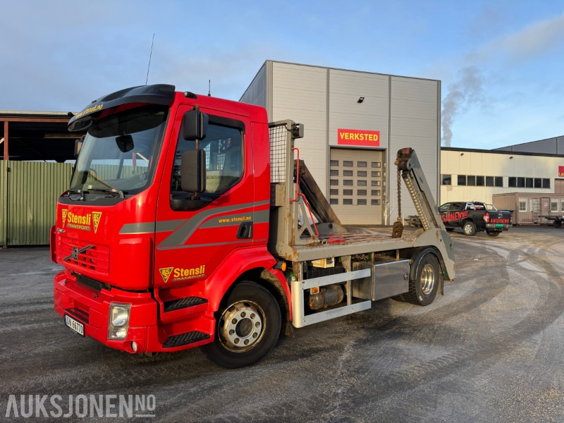2011 Volvo FL-260 liftbil - شاحنة لودر انزلاقي: صورة 1 2011 Volvo FL-260 liftbil - شاحنة لودر انزلاقي: صورة 1