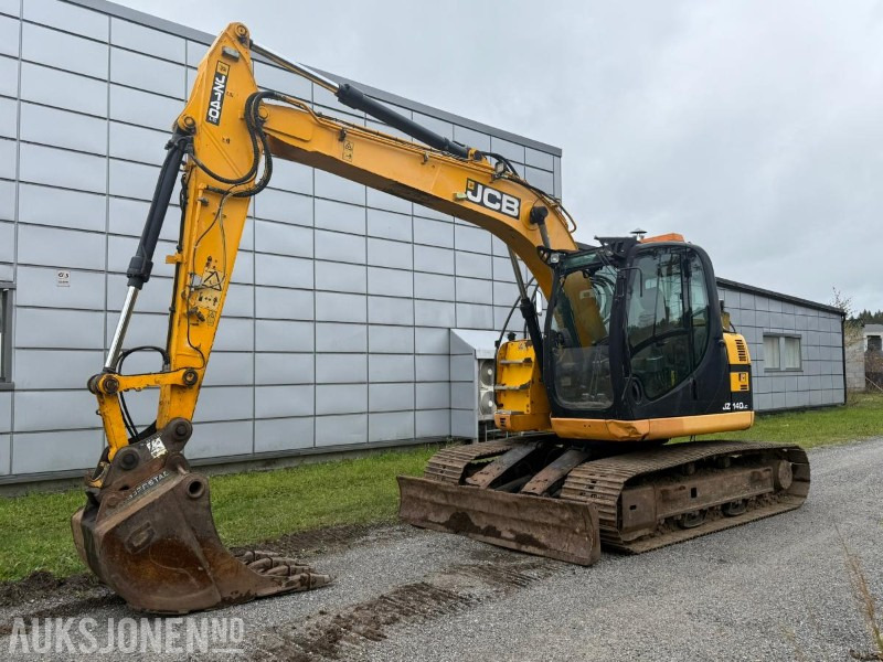 2012 JCB JZ140LCD Gravemaskin m/ Gjerstad Graveskuff - حفّار: صورة 1 2012 JCB JZ140LCD Gravemaskin m/ Gjerstad Graveskuff - حفّار: صورة 1