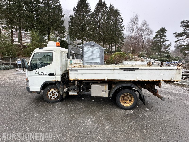 2012 Mitsubishi Fuso Canter 7C15 3-veis tipp, 126125km - شاحنات مسطحة: صورة 2 2012 Mitsubishi Fuso Canter 7C15 3-veis tipp, 126125km - شاحنات مسطحة: صورة 2