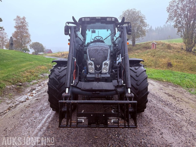 2013 Valtra N143 Direct med fronthydraulikk og kraftuttak(PTO) - Nylig EU godkjent - جرار: صورة 5 2013 Valtra N143 Direct med fronthydraulikk og kraftuttak(PTO) - Nylig EU godkjent - جرار: صورة 5