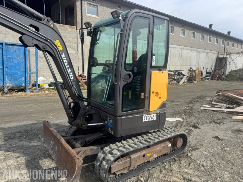 2013 Volvo ECR25D gravemaskin med 3 skuffer - حفار صغير: صورة 5 2013 Volvo ECR25D gravemaskin med 3 skuffer - حفار صغير: صورة 5