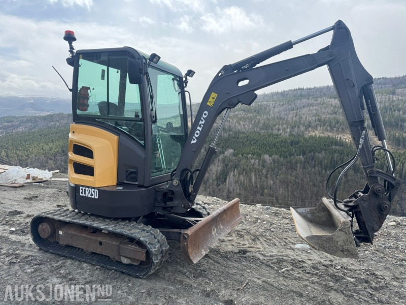 2013 Volvo ECR25D gravemaskin med 3 skuffer - حفار صغير: صورة 2 2013 Volvo ECR25D gravemaskin med 3 skuffer - حفار صغير: صورة 2