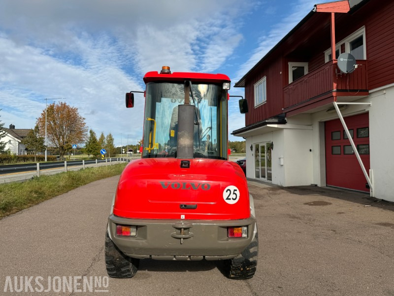 2013 Volvo L30B-Z7X Hjullaster - 6650kg - Ryggekamera - Universalskuff - Pallegafler - اللودر بعجل: صورة 4 2013 Volvo L30B-Z7X Hjullaster - 6650kg - Ryggekamera - Universalskuff - Pallegafler - اللودر بعجل: صورة 4