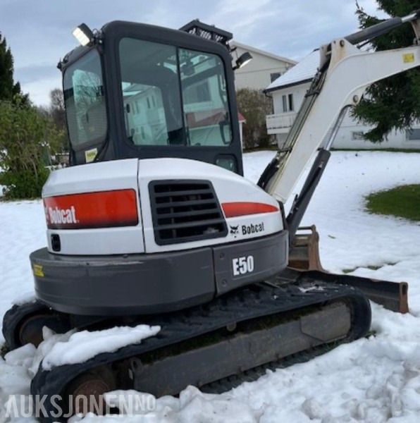 2014 Bobcat E50 5 tonns graver med to skuffer, S40 hurtigfeste og nye gummibelter. - حفّار: صورة 1 2014 Bobcat E50 5 tonns graver med to skuffer, S40 hurtigfeste og nye gummibelter. - حفّار: صورة 1