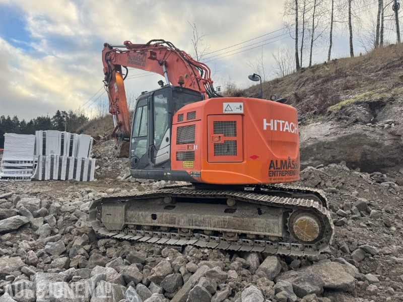 2014 Hitachi ZX225USLC-5B Beltegraver med tiltrotator og pusseskuffe - حفّار: صورة 5 2014 Hitachi ZX225USLC-5B Beltegraver med tiltrotator og pusseskuffe - حفّار: صورة 5