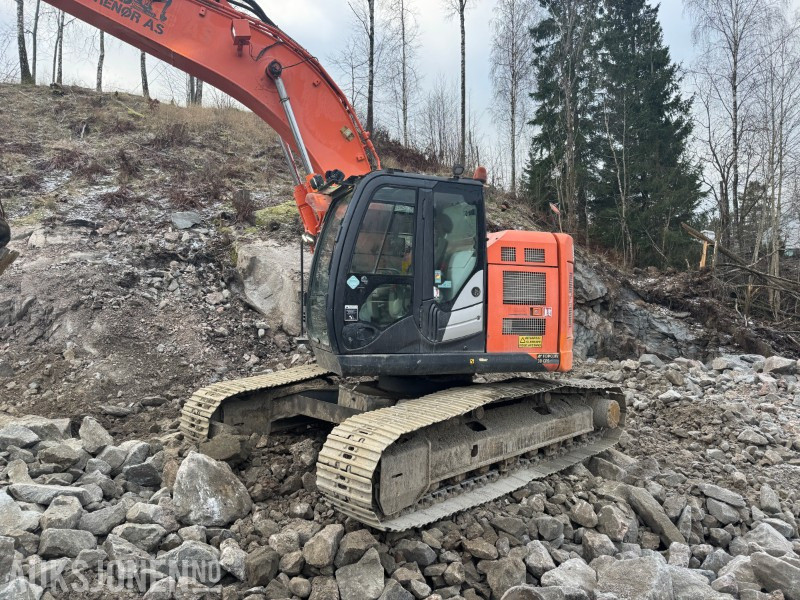 2014 Hitachi ZX225USLC-5B Beltegraver med tiltrotator og pusseskuffe - حفّار: صورة 3 2014 Hitachi ZX225USLC-5B Beltegraver med tiltrotator og pusseskuffe - حفّار: صورة 3