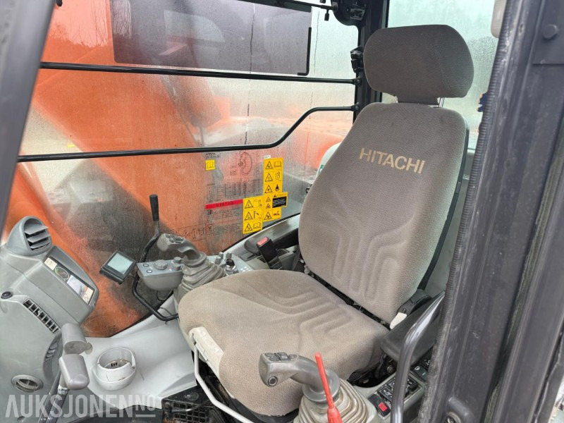 حفّار 2014 Hitachi Zaxis 135us BELTEGRAVER ENGCON TILTROTATOR SERVICEHISTORIKK SENTRALSMØRING 2 SKUFFER: صورة 25