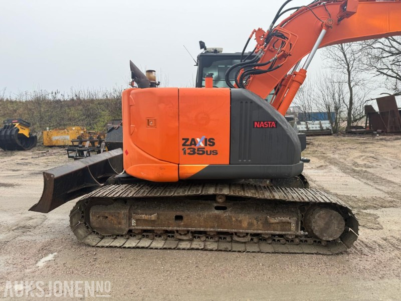 حفّار 2014 Hitachi Zaxis 135us BELTEGRAVER ENGCON TILTROTATOR SERVICEHISTORIKK SENTRALSMØRING 2 SKUFFER: صورة 8