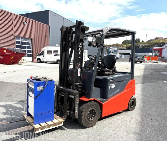 2014 Toyota 8FBMKT25 – 2,5T elektrisk gaffeltruck - معدات المناولة: صورة 1 2014 Toyota 8FBMKT25 – 2,5T elektrisk gaffeltruck - معدات المناولة: صورة 1