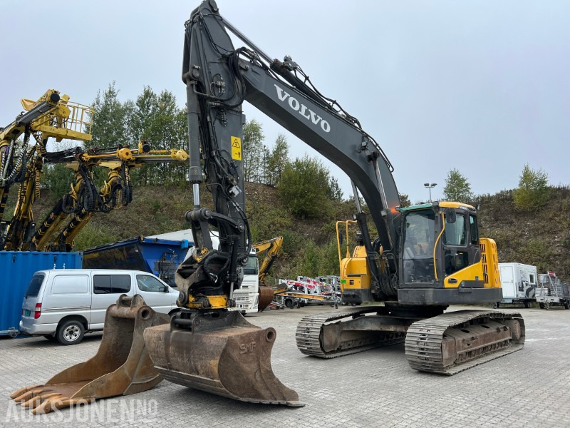 2014 Volvo EC235 DL , Engcon tilt, 2 skuffer, sentralsmøring, dieselvarmer - حفّار: صورة 1 2014 Volvo EC235 DL , Engcon tilt, 2 skuffer, sentralsmøring, dieselvarmer - حفّار: صورة 1