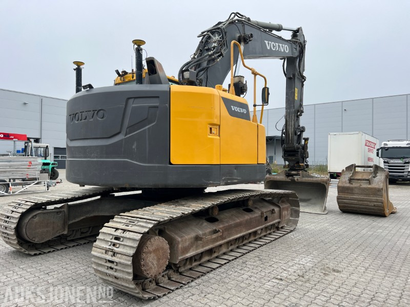 2014 Volvo EC235 DL , Engcon tilt, 2 skuffer, sentralsmøring, dieselvarmer - حفّار: صورة 5 2014 Volvo EC235 DL , Engcon tilt, 2 skuffer, sentralsmøring, dieselvarmer - حفّار: صورة 5