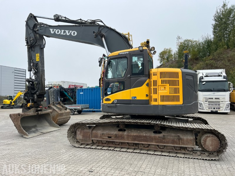 2014 Volvo EC235 DL , Engcon tilt, 2 skuffer, sentralsmøring, dieselvarmer - حفّار: صورة 2 2014 Volvo EC235 DL , Engcon tilt, 2 skuffer, sentralsmøring, dieselvarmer - حفّار: صورة 2