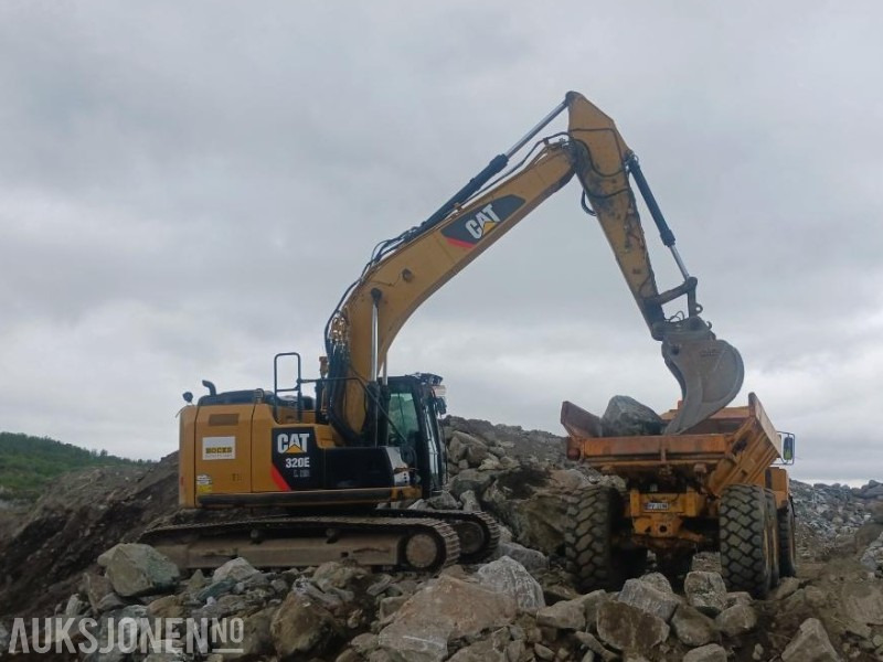 2015 Cat 320E LRR - Beltegraver - 2 skuffer - حفّار: صورة 1 2015 Cat 320E LRR - Beltegraver - 2 skuffer - حفّار: صورة 1