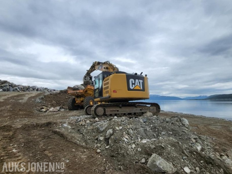 2015 Cat 320E LRR - Beltegraver - 2 skuffer - حفّار: صورة 4 2015 Cat 320E LRR - Beltegraver - 2 skuffer - حفّار: صورة 4