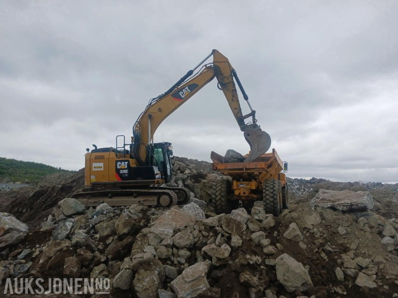 2015 Cat 320E LRR - Beltegraver - 2 skuffer - حفّار: صورة 2 2015 Cat 320E LRR - Beltegraver - 2 skuffer - حفّار: صورة 2