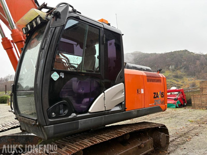 2016 Hitachi ZX210LC-5B med Engcon tiltrotator, planeringsskuffe og Gjerstad graveskuff - حفّار: صورة 4 2016 Hitachi ZX210LC-5B med Engcon tiltrotator, planeringsskuffe og Gjerstad graveskuff - حفّار: صورة 4