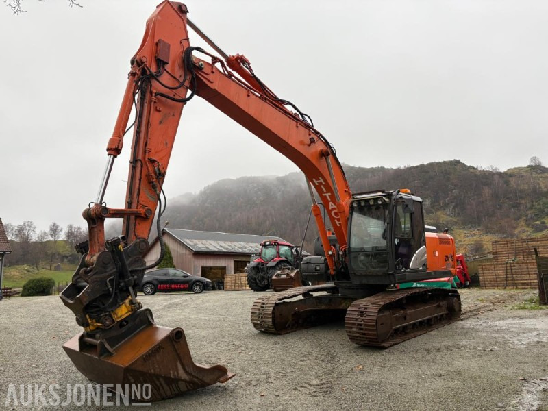 2016 Hitachi ZX210LC-5B med Engcon tiltrotator, planeringsskuffe og Gjerstad graveskuff - حفّار: صورة 2 2016 Hitachi ZX210LC-5B med Engcon tiltrotator, planeringsskuffe og Gjerstad graveskuff - حفّار: صورة 2