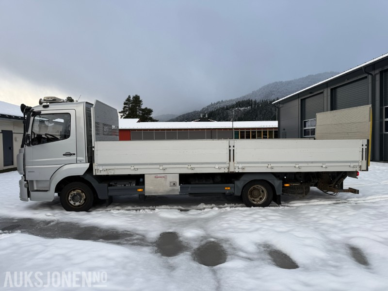 2016 Mercedes-Benz Atego 816 planbil med Zepro løftelem - C1 førarkort - Eu godkjent - شاحنات مسطحة: صورة 2 2016 Mercedes-Benz Atego 816 planbil med Zepro løftelem - C1 førarkort - Eu godkjent - شاحنات مسطحة: صورة 2