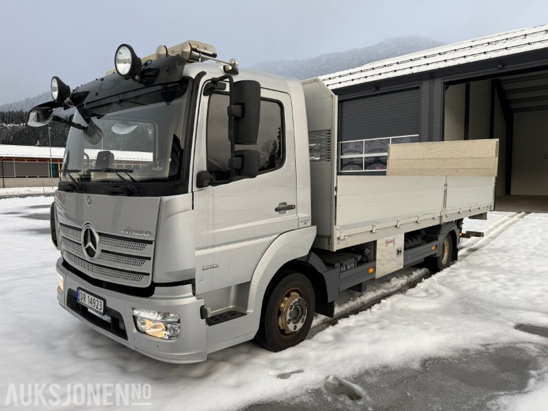 2016 Mercedes-Benz Atego 816 planbil med Zepro løftelem - C1 førarkort - Eu godkjent - شاحنات مسطحة: صورة 1 2016 Mercedes-Benz Atego 816 planbil med Zepro løftelem - C1 førarkort - Eu godkjent - شاحنات مسطحة: صورة 1