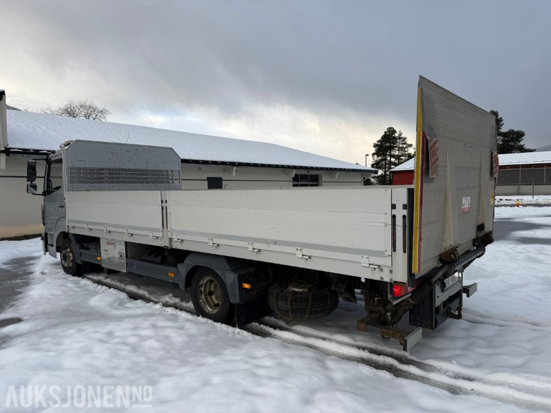 2016 Mercedes-Benz Atego 816 planbil med Zepro løftelem - C1 førarkort - Eu godkjent - شاحنات مسطحة: صورة 3 2016 Mercedes-Benz Atego 816 planbil med Zepro løftelem - C1 førarkort - Eu godkjent - شاحنات مسطحة: صورة 3