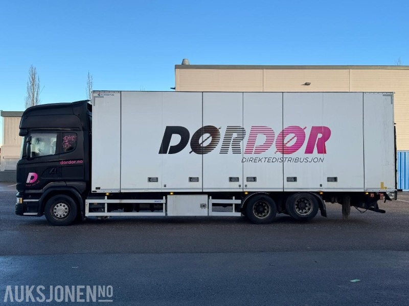 2016 Scania R520 6X2 skapbil med full sideåpning / EURO 6 - شاحنة صندوقية: صورة 2 2016 Scania R520 6X2 skapbil med full sideåpning / EURO 6 - شاحنة صندوقية: صورة 2