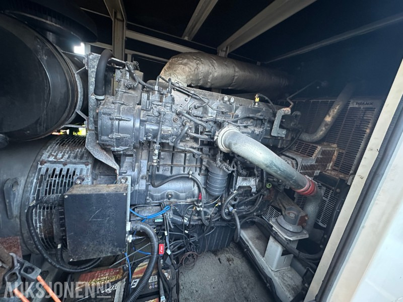 2017 DIESELAGGREGAT I CANOPY 555Kva -400Volt -50 Hz Kun gått 937 timer - معدات الانشاءات: صورة 3 2017 DIESELAGGREGAT I CANOPY 555Kva -400Volt -50 Hz Kun gått 937 timer - معدات الانشاءات: صورة 3