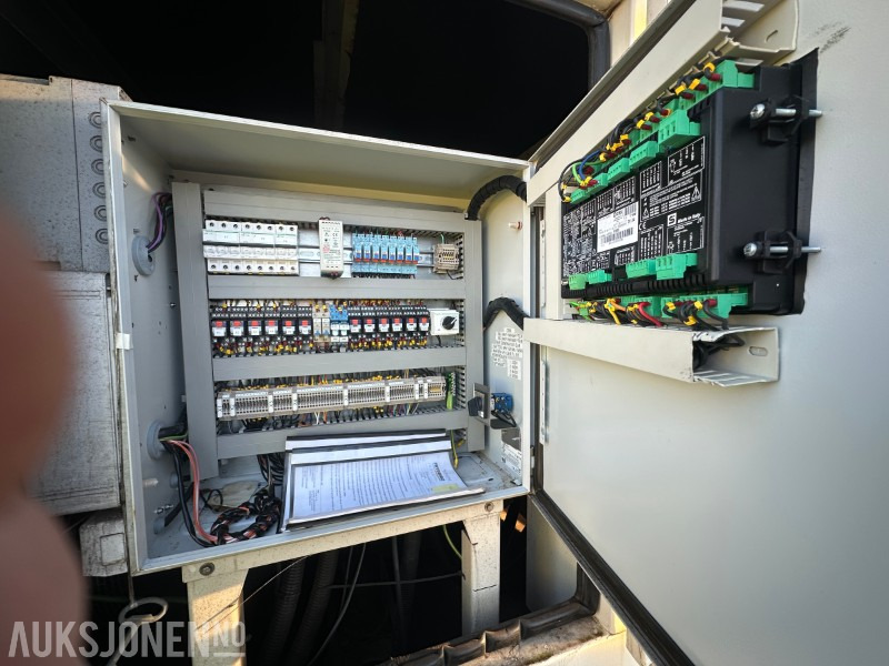 2017 DIESELAGGREGAT I CANOPY 555Kva -400Volt -50 Hz Kun gått 937 timer - معدات الانشاءات: صورة 5 2017 DIESELAGGREGAT I CANOPY 555Kva -400Volt -50 Hz Kun gått 937 timer - معدات الانشاءات: صورة 5