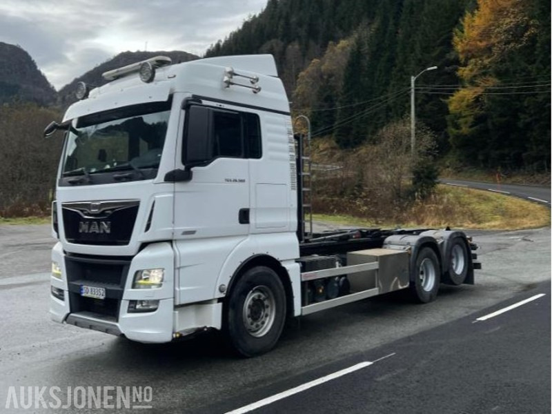 2017 MAN TGX 650 krokløft - KUN 130 000 km - 21 tonn kapasitet på krok - شاحنة برافعة خطافية: صورة 1 2017 MAN TGX 650 krokløft - KUN 130 000 km - 21 tonn kapasitet på krok - شاحنة برافعة خطافية: صورة 1