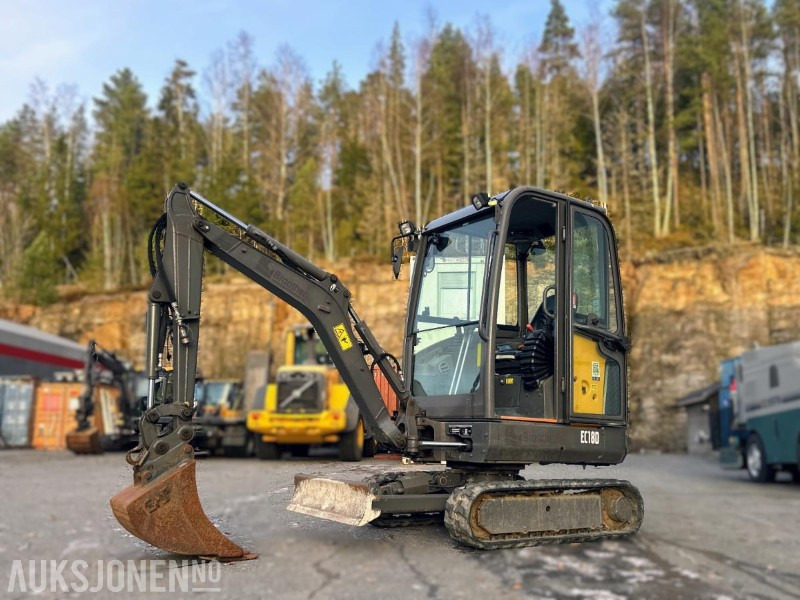 2017 VOLVO EC18D MINIGRAVER 1790 KG SMP GRAVESKUFFE 2358 TIMER - حفار صغير: صورة 1 2017 VOLVO EC18D MINIGRAVER 1790 KG SMP GRAVESKUFFE 2358 TIMER - حفار صغير: صورة 1