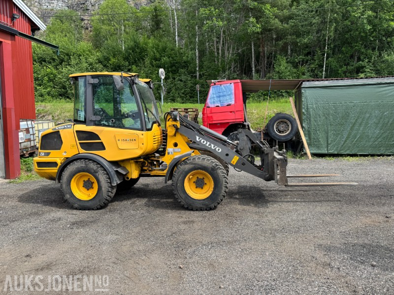 2017 Volvo L25 H S Hjullaster - 4 funksjon - Pallegafler og 2 skuffer - اللودر بعجل: صورة 4 2017 Volvo L25 H S Hjullaster - 4 funksjon - Pallegafler og 2 skuffer - اللودر بعجل: صورة 4