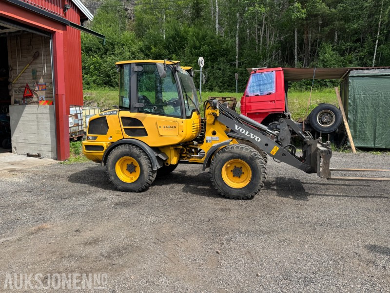 2017 Volvo L25 H S Hjullaster - 4 funksjon - Pallegafler og 2 skuffer - اللودر بعجل: صورة 5 2017 Volvo L25 H S Hjullaster - 4 funksjon - Pallegafler og 2 skuffer - اللودر بعجل: صورة 5