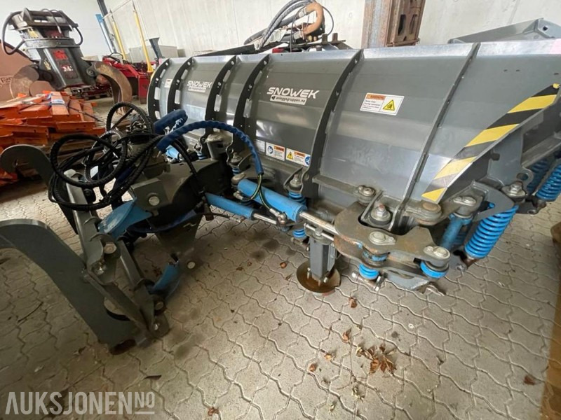 2018 SNOWEX U520 U-PLOG - Nytt i 2019, kun brukt vinteren 2019/2020 - Max. bredde er 5.20 meter - Min. bredde er 2.88 meter. - ملحق - آلات الإنشاء: صورة 3 2018 SNOWEX U520 U-PLOG - Nytt i 2019, kun brukt vinteren 2019/2020 - Max. bredde er 5.20 meter - Min. bredde er 2.88 meter. - ملحق - آلات الإنشاء: صورة 3