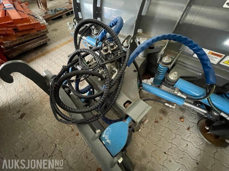 2018 SNOWEX U520 U-PLOG - Nytt i 2019, kun brukt vinteren 2019/2020 - Max. bredde er 5.20 meter - Min. bredde er 2.88 meter. - ملحق - آلات الإنشاء: صورة 4 2018 SNOWEX U520 U-PLOG - Nytt i 2019, kun brukt vinteren 2019/2020 - Max. bredde er 5.20 meter - Min. bredde er 2.88 meter. - ملحق - آلات الإنشاء: صورة 4