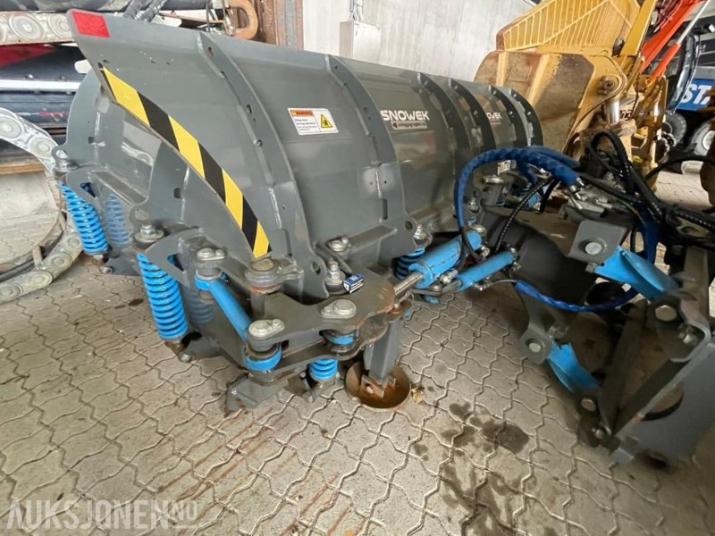 2018 SNOWEX U520 U-PLOG - Nytt i 2019, kun brukt vinteren 2019/2020 - Max. bredde er 5.20 meter - Min. bredde er 2.88 meter. - ملحق - آلات الإنشاء: صورة 2 2018 SNOWEX U520 U-PLOG - Nytt i 2019, kun brukt vinteren 2019/2020 - Max. bredde er 5.20 meter - Min. bredde er 2.88 meter. - ملحق - آلات الإنشاء: صورة 2