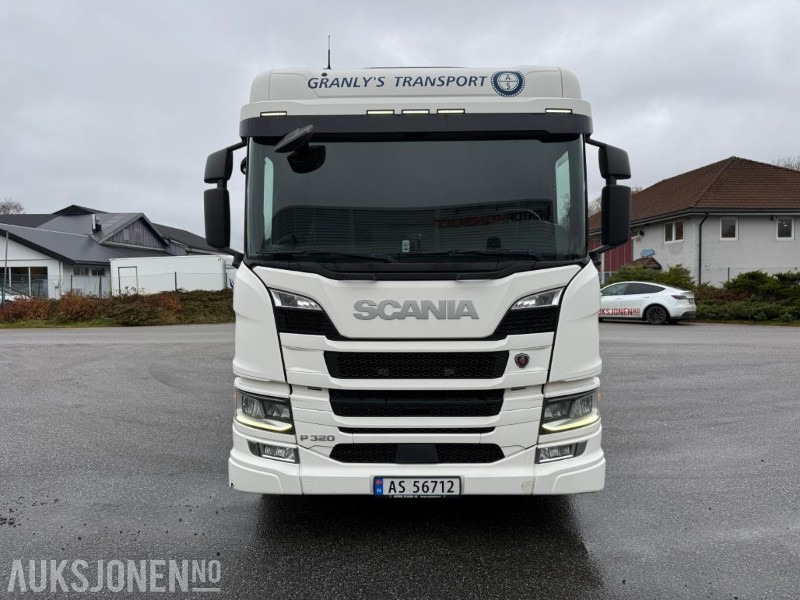 2018 Scania P 320 KRANBIL M/PLAN HIAB XS099 KRAN SERVICEHISTORIKK. - شاحنة كرين: صورة 3 2018 Scania P 320 KRANBIL M/PLAN HIAB XS099 KRAN SERVICEHISTORIKK. - شاحنة كرين: صورة 3