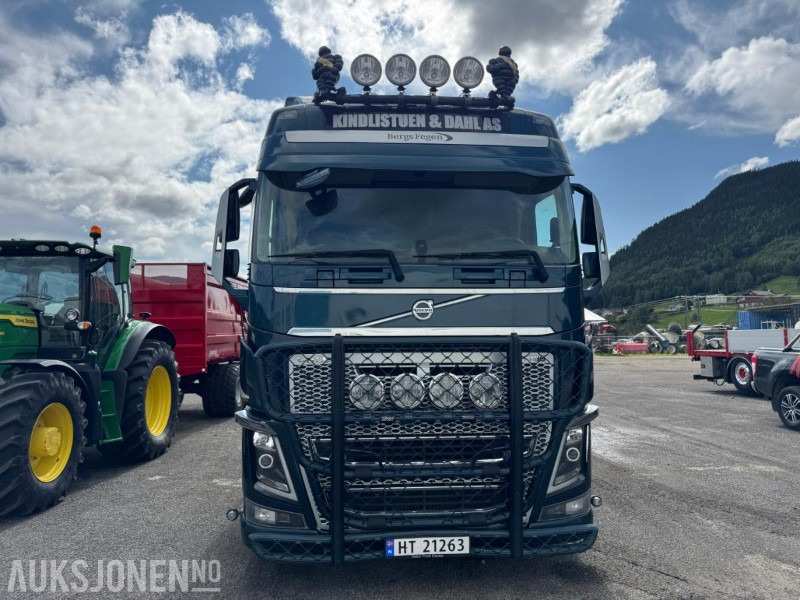 2018 Volvo FH16 8X4 komplett tømmerbil med kran og henger. - شاحنة قطع الأشجار, شاحنة كرين: صورة 2 2018 Volvo FH16 8X4 komplett tømmerbil med kran og henger. - شاحنة قطع الأشجار, شاحنة كرين: صورة 2