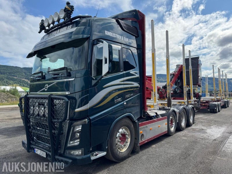 2018 Volvo FH16 8X4 komplett tømmerbil med kran og henger. - شاحنة قطع الأشجار, شاحنة كرين: صورة 1 2018 Volvo FH16 8X4 komplett tømmerbil med kran og henger. - شاحنة قطع الأشجار, شاحنة كرين: صورة 1