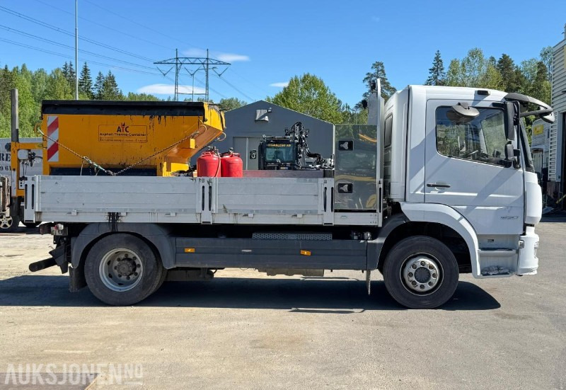 2021 Mercedes-Benz Atego 1530 lappebil/asfaltcontainer/hengsrød plan/adaptiv cruisecontrol/kamera - شاحنات مسطحة: صورة 4 2021 Mercedes-Benz Atego 1530 lappebil/asfaltcontainer/hengsrød plan/adaptiv cruisecontrol/kamera - شاحنات مسطحة: صورة 4
