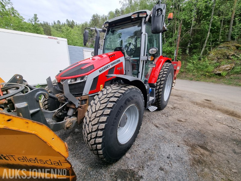 2022 Massey Ferguson 5S.145 traktor med Strøkasse og V-plog - جرار: صورة 1 2022 Massey Ferguson 5S.145 traktor med Strøkasse og V-plog - جرار: صورة 1