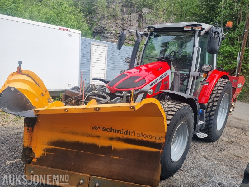2022 Massey Ferguson 5S.145 traktor med Strøkasse og V-plog - جرار: صورة 2 2022 Massey Ferguson 5S.145 traktor med Strøkasse og V-plog - جرار: صورة 2