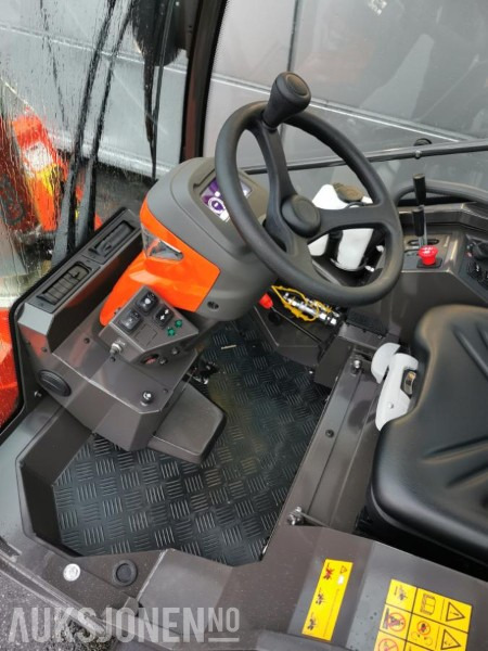 2024 Husqvarna Frontrider med hytte - Midjestyrt - P 525 DX - Inkl. Slagklipper, kosteaggregat og hydraulisk plog - Ubrukt / Utstillingsmodell - سيارة خدمات/ سيارة خاصة: صورة 5 2024 Husqvarna Frontrider med hytte - Midjestyrt - P 525 DX - Inkl. Slagklipper, kosteaggregat og hydraulisk plog - Ubrukt / Utstillingsmodell - سيارة خدمات/ سيارة خاصة: صورة 5